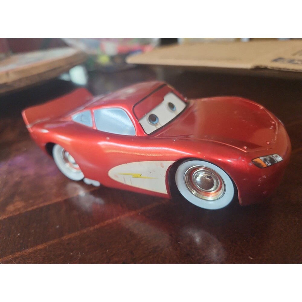 Disney Store Cars Cruisin Lightning McQueen 6" Plastic Pullback Moving Eyes...